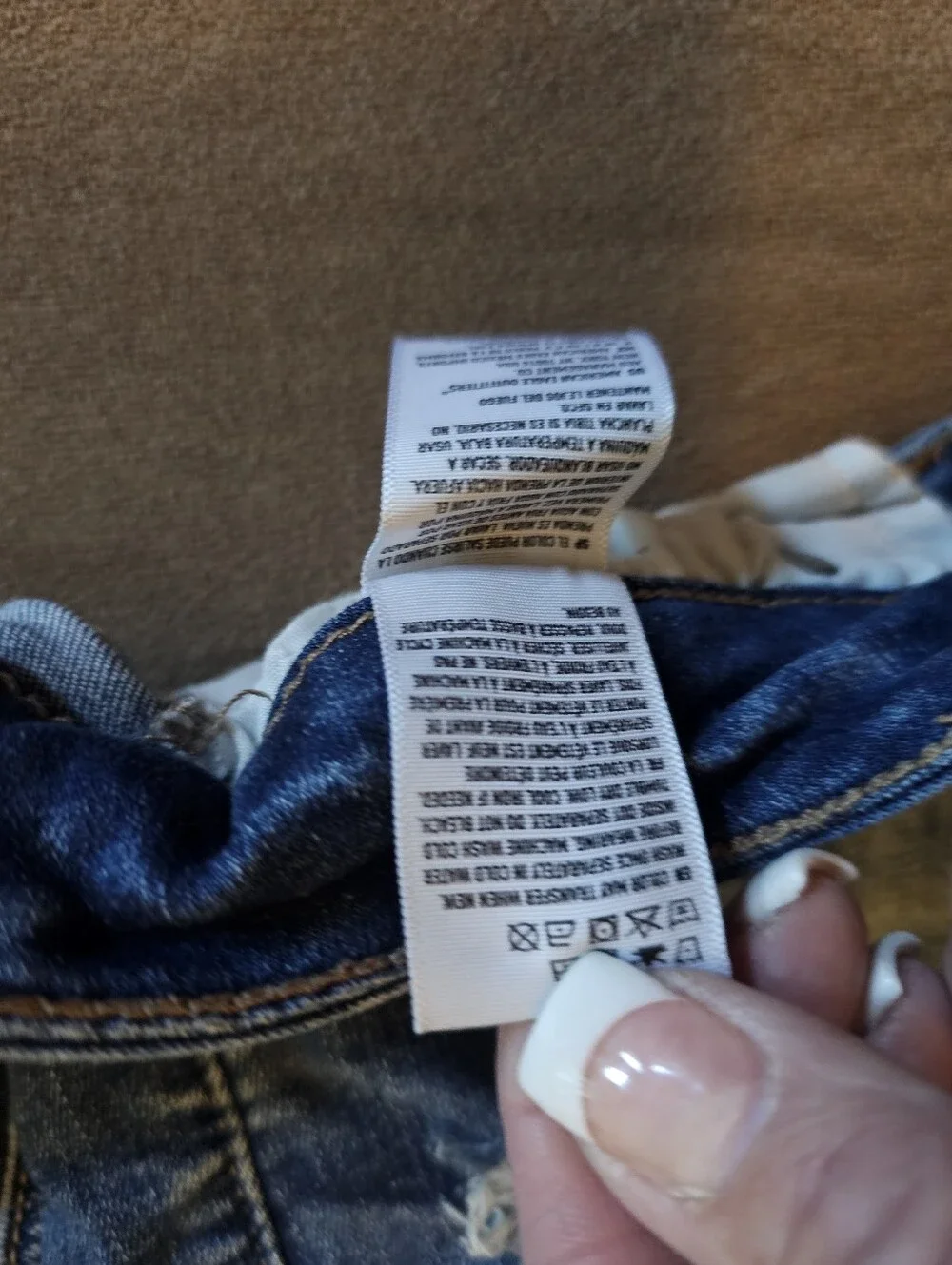 American Eagle Dark Wash Distressed Cut-Off Denim Shorts Size 4 - Picture 8 of 9